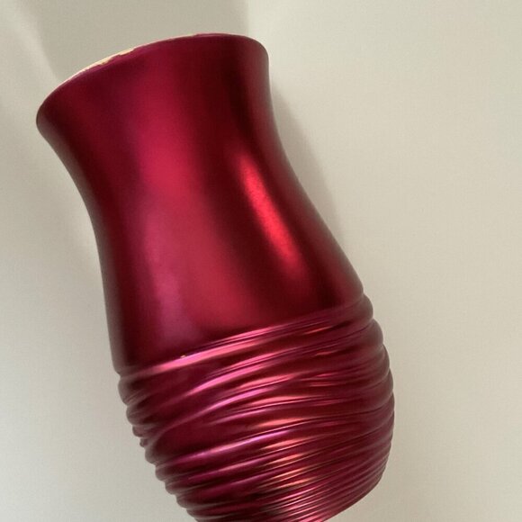 RED TELEFLORA’S RADIANTLY ROUGE VASE DISTRESSED - Picture 16 of 16